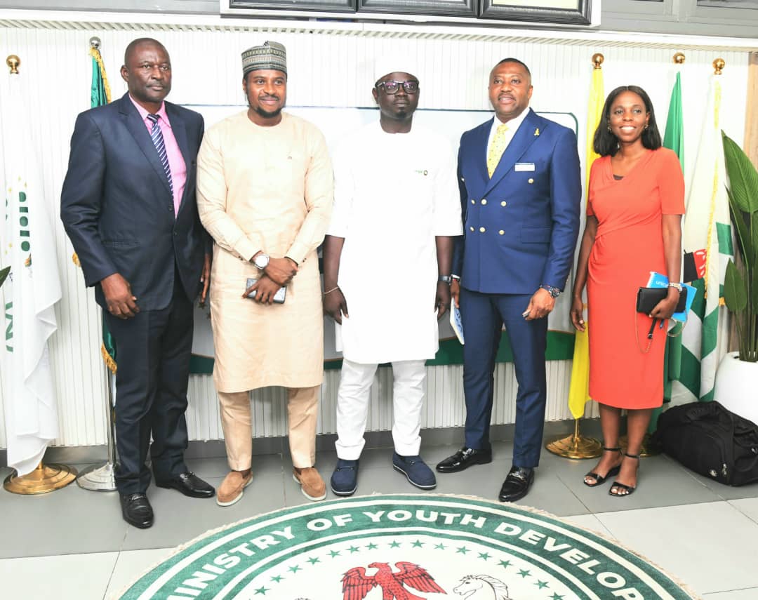 Group photo of Investonaire Academy team and officials from the Ministry of Youth Development.